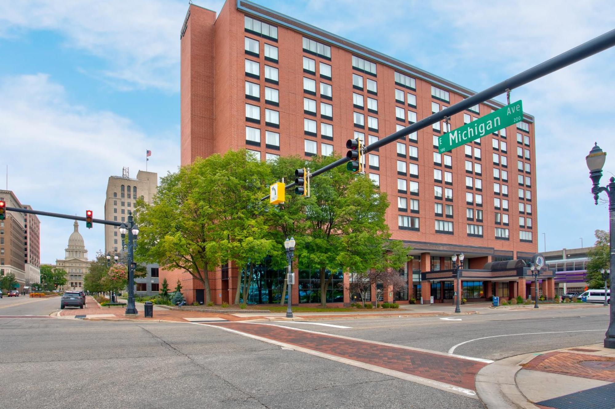 Doubletree By Hilton Lansing Hotel Exterior photo