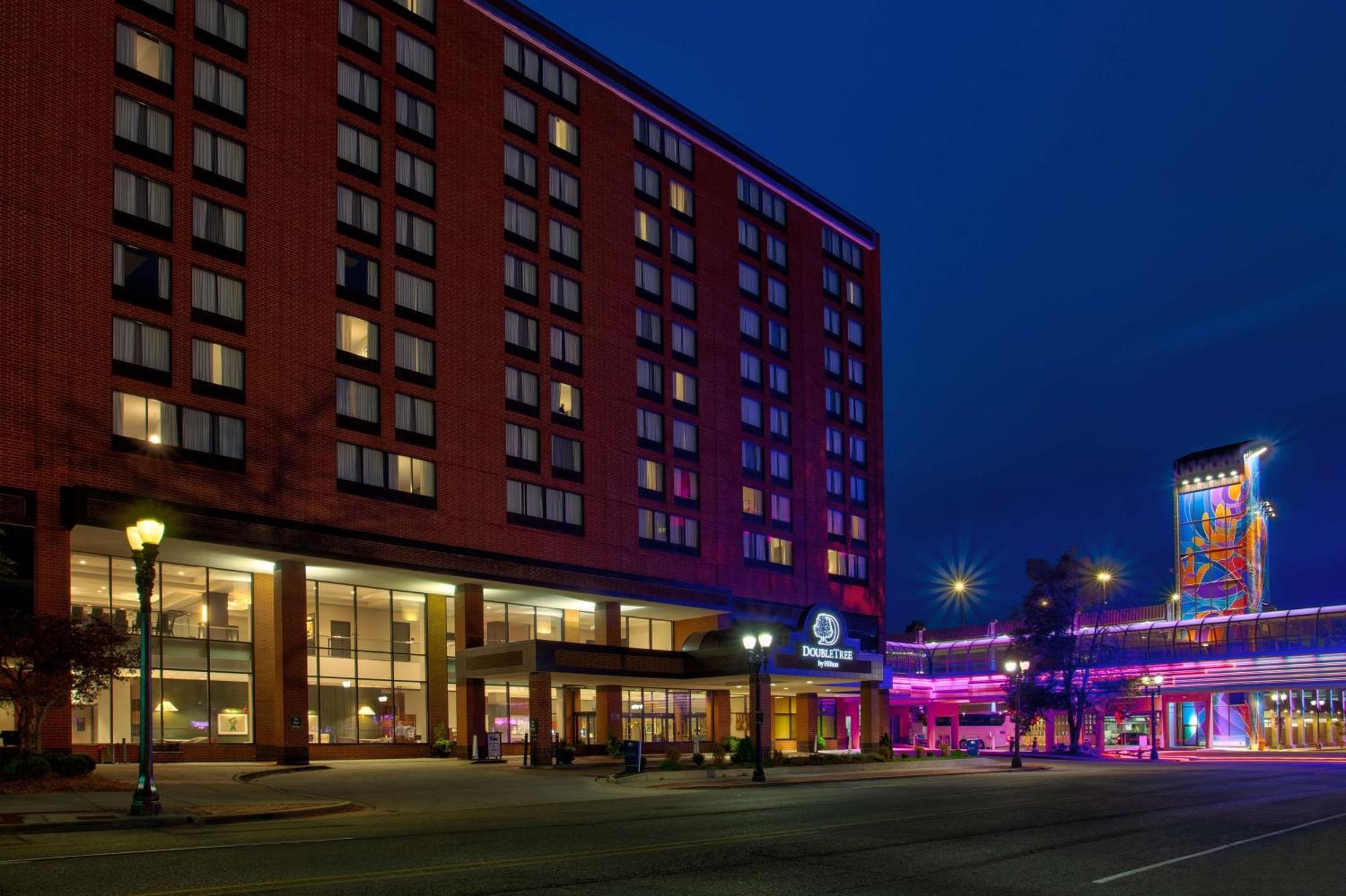 Doubletree By Hilton Lansing Hotel Exterior photo